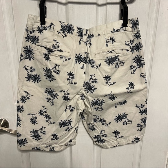 5/$100 Old Navy Palm Tree Print Shorts - Picture 2 of 4